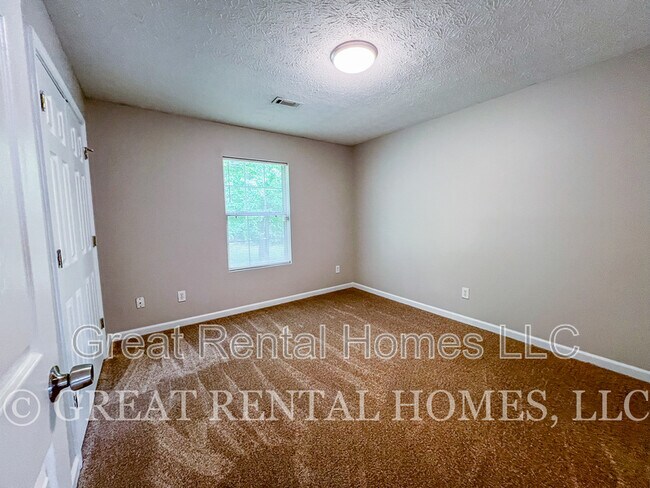 Building Photo - 26 Fairhaven Dr