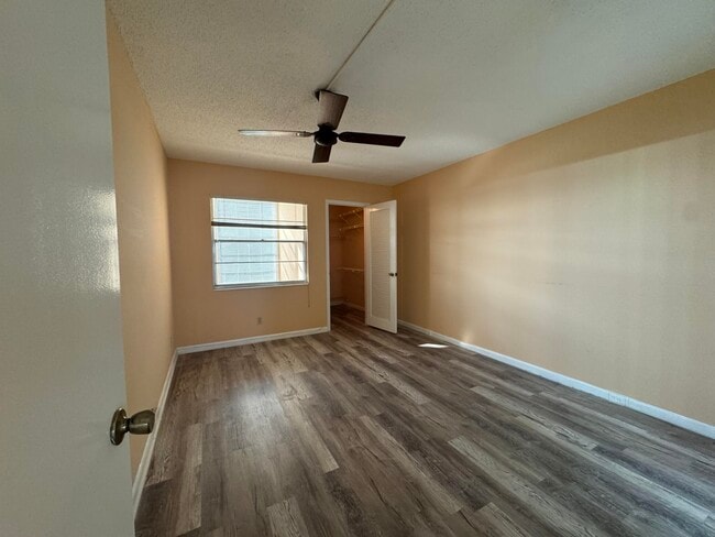 Building Photo - 4053 Hythe A