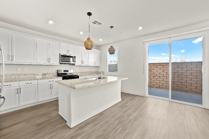 Building Photo - 26840 Red Dr