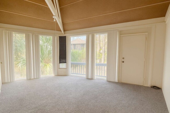 Building Photo - Charming 2-Bed, 2-Bath Treehouse in Haines City- Cozy 800 Sq. Ft. Haven!