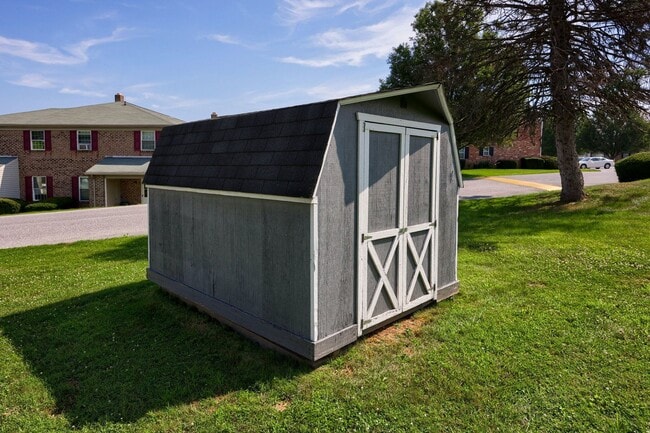 Building Photo - 131 Highview Dr