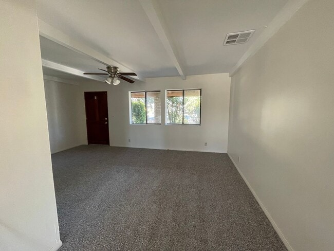Building Photo - Four Bedroom Two Bathroom Home in Hemet!