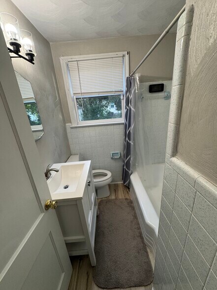 Building Photo - 317 Dune St