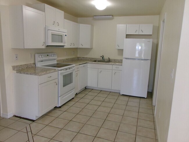 Building Photo - Avail Now-Lehigh Acres Duplex