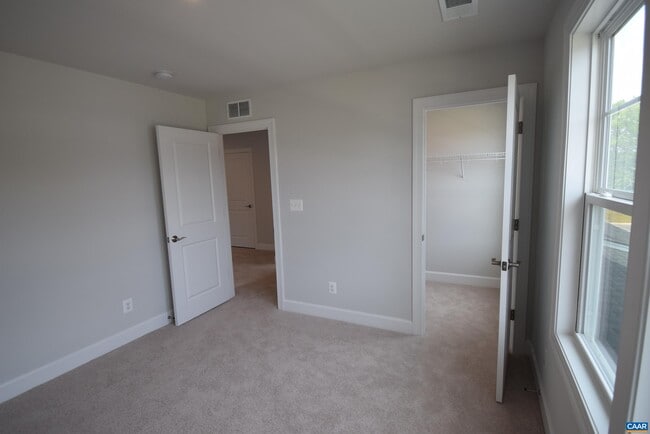 Building Photo - 129 Crabapple Ln