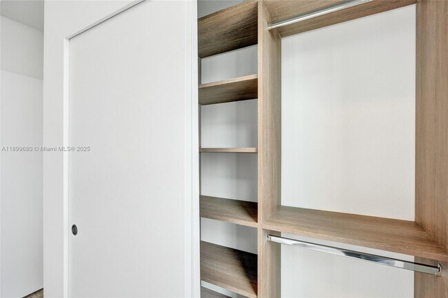 Building Photo - 580 72nd St