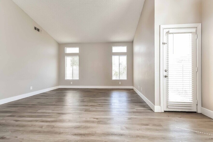 Building Photo - 5520 Red Sun Dr