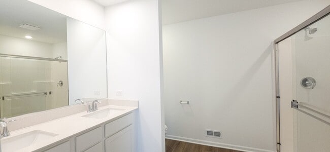 Building Photo - 8487 Redmond St