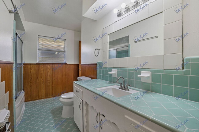 Building Photo - 8708 Barclay St