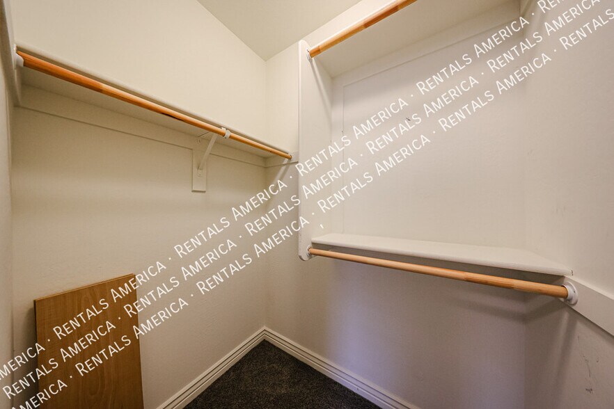 Building Photo - 3375 E Balsam Dr