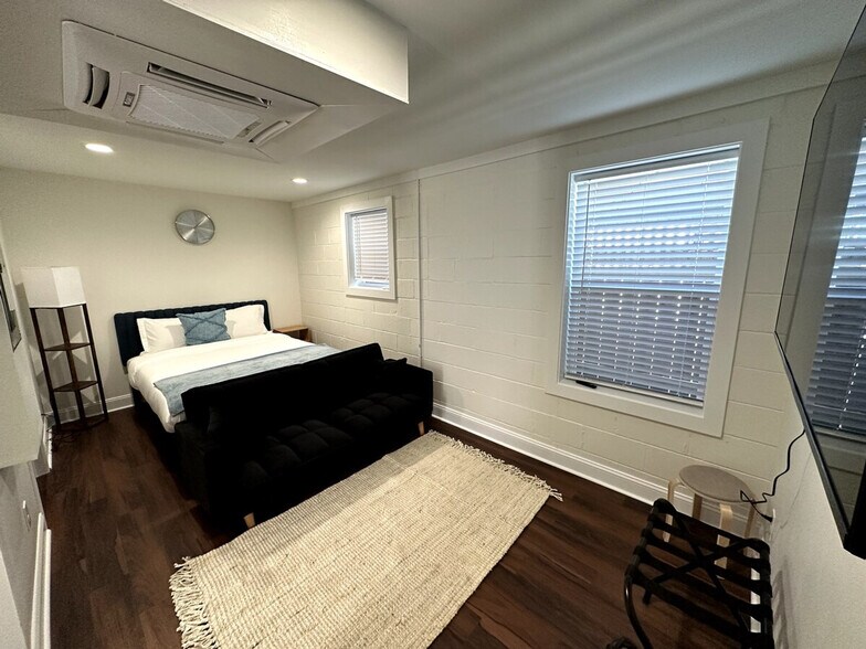 Building Photo - 107 David St