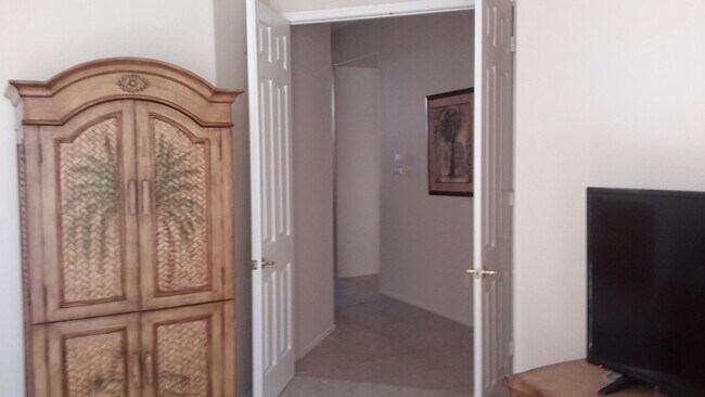 Building Photo - 35299 Meridia Ave