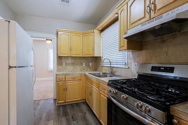 Building Photo - 841 N 9th Ave