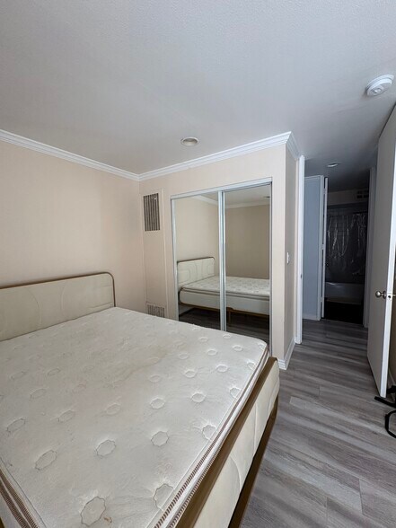 Building Photo - 6505 Green Valley Cir