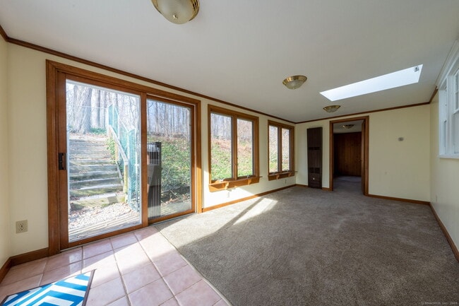 Building Photo - 10 Woodland Ter 1