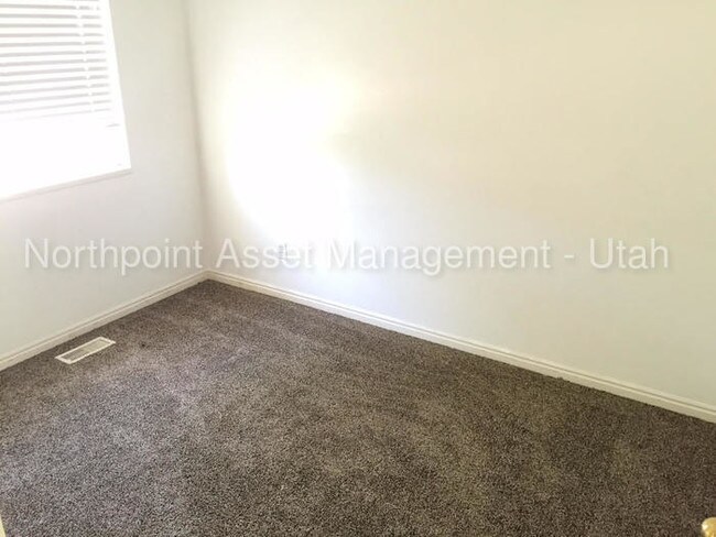 Building Photo - East Springville