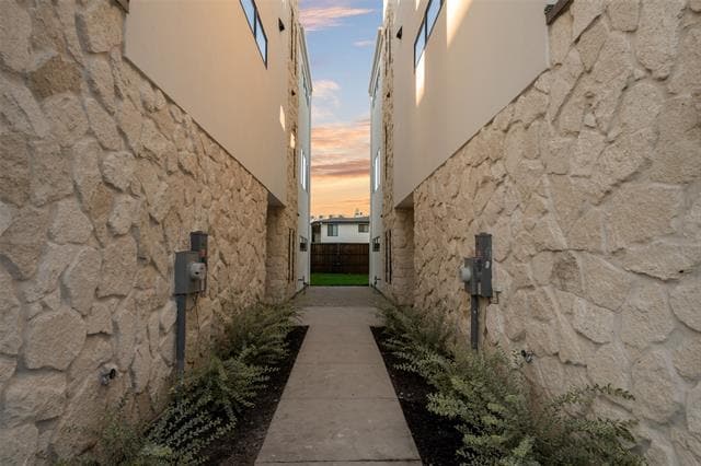 Building Photo - 1514 Holly Ave