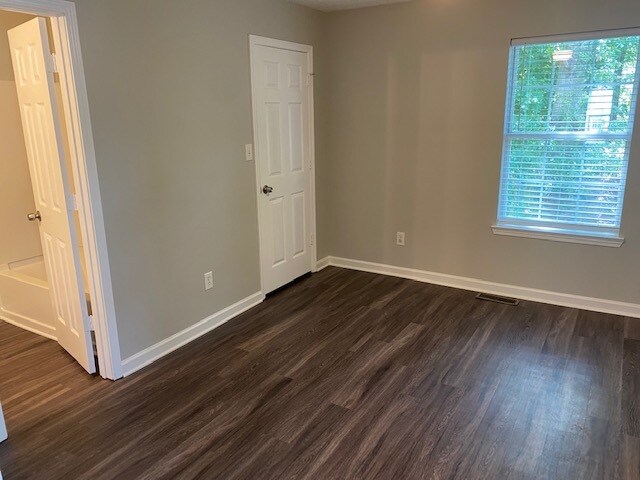 Building Photo - 3014 Majestic Park Ct