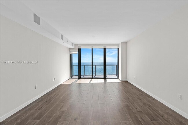 Building Photo - 1116 N Ocean Blvd
