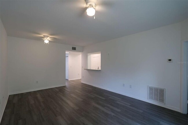 Building Photo - 9519 Newdale Way