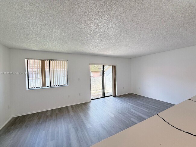 Building Photo - 3212 Coral Lake Ln