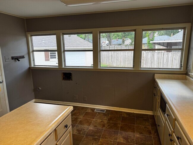 Building Photo - 4872 Carnes Ave