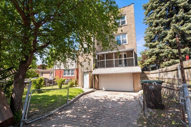 Building Photo - 1414 Dobson St