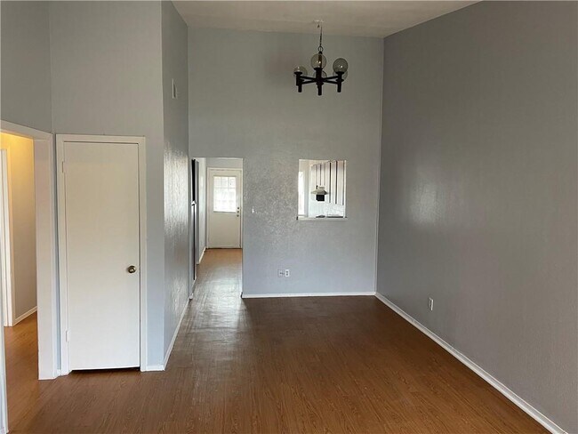 Building Photo - 105 Meteor Dr