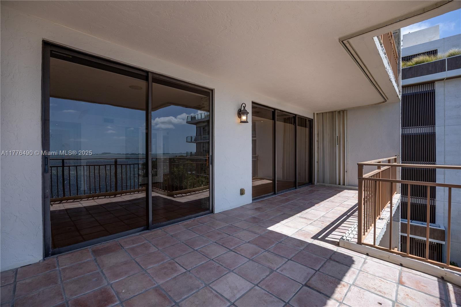 Building Photo - 1632 S Bayshore Ct