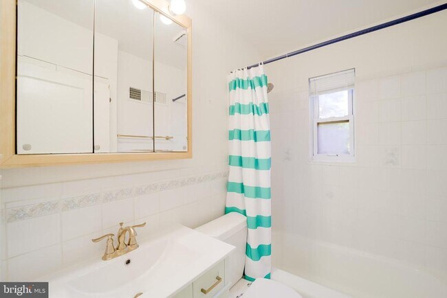 Building Photo - 5917 Rolston Rd