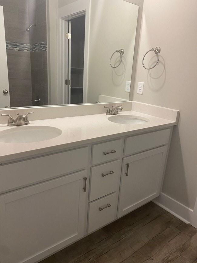 Building Photo - 3 Bedroom, 2 Bath Home in Valley View - PR...