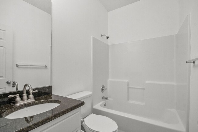 Building Photo - Cozy 3 Bed 2 Bath Available January 2026!