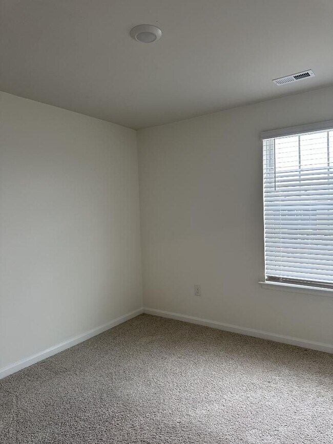 Building Photo - Modern Kitchen • Walk-In Closet • Private Primary Suite