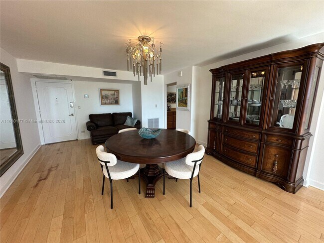 Building Photo - 6039 Collins Ave