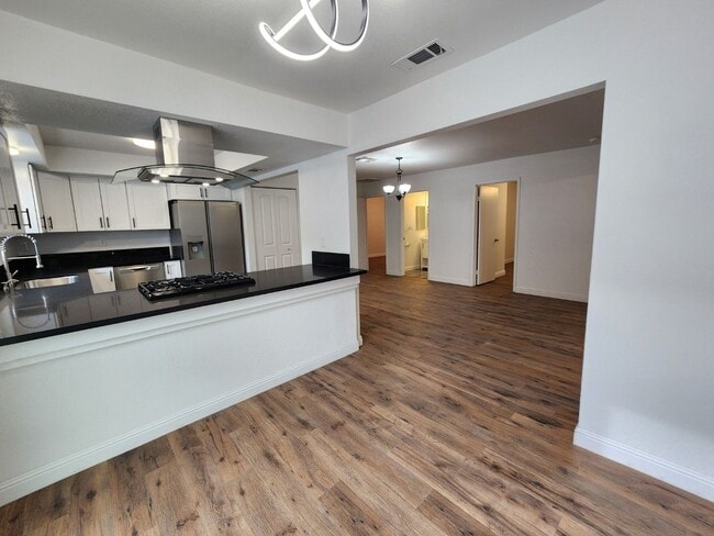 Building Photo - Renovated Beauty with a full-service Casita