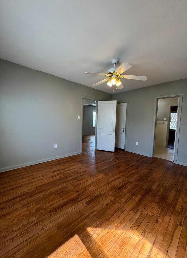 Building Photo - Grove