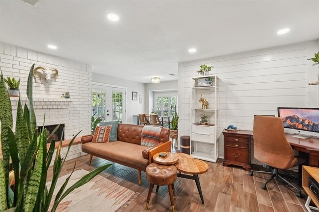 Building Photo - 1213 S Trace Dr