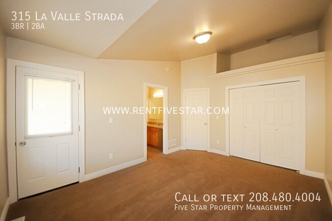 Building Photo - 315 La Valle Strada