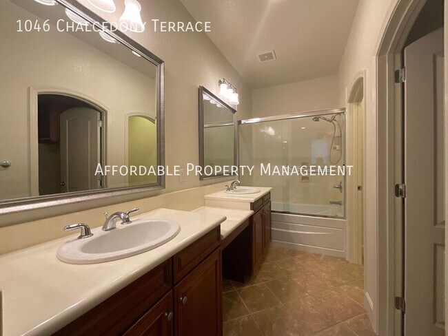 Building Photo - 1046 Chalcedony Terrace