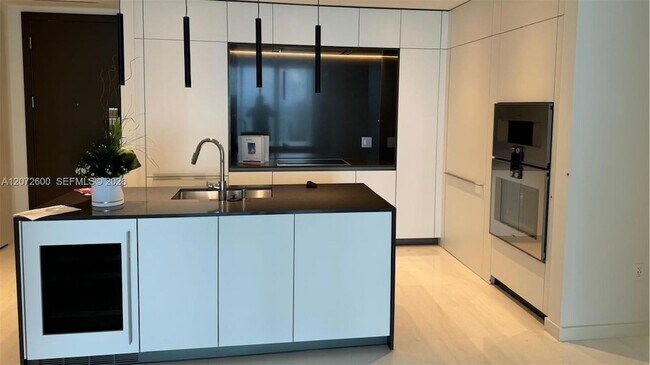 Building Photo - 300 Biscayne Blvd Way