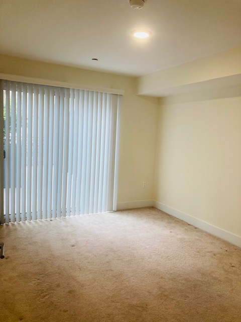 Building Photo - 5026 Rosewood Ave
