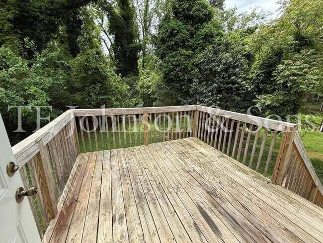 Building Photo - Charming Renovated 3BR Home