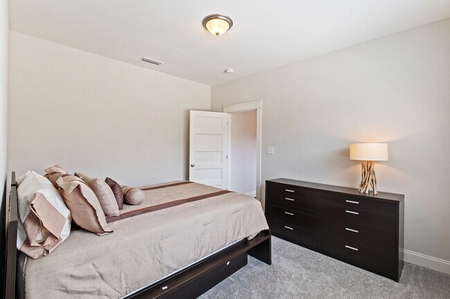 Building Photo - 31889 Marvanna Dr