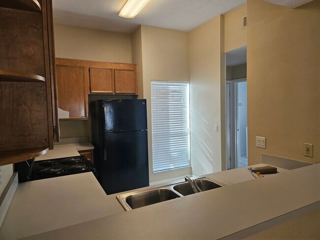 Building Photo - 2/2.5 Townhome Mile Run