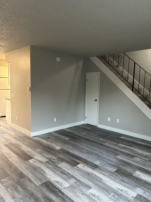 Building Photo - 3437 Redwood Ave