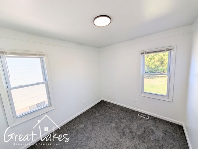 Building Photo - Beautiful 2 Bedroom 1 Bathroom now availab...
