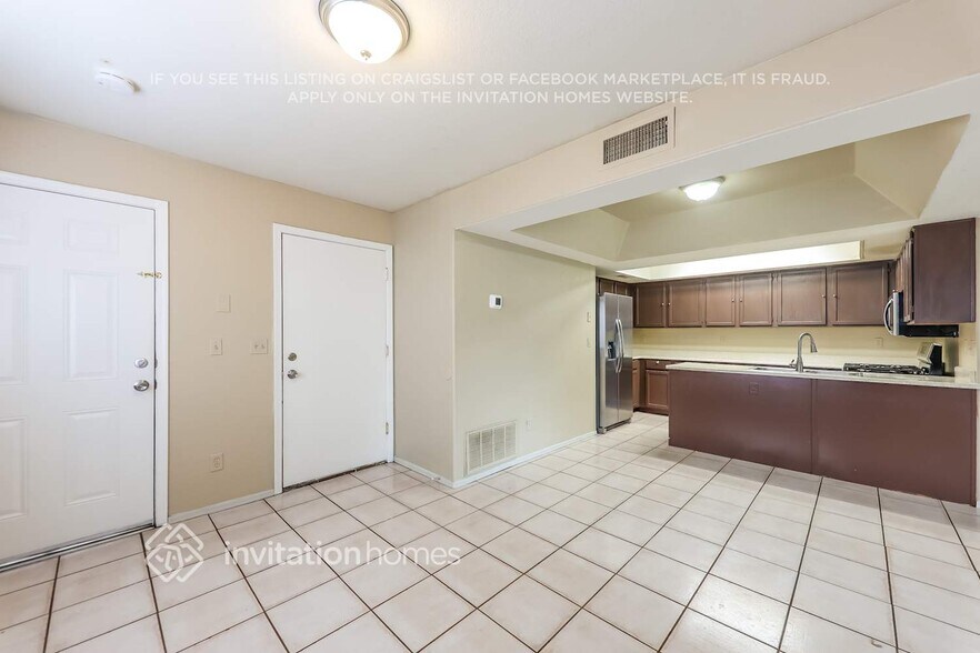 Building Photo - 2349 W Garden Dr