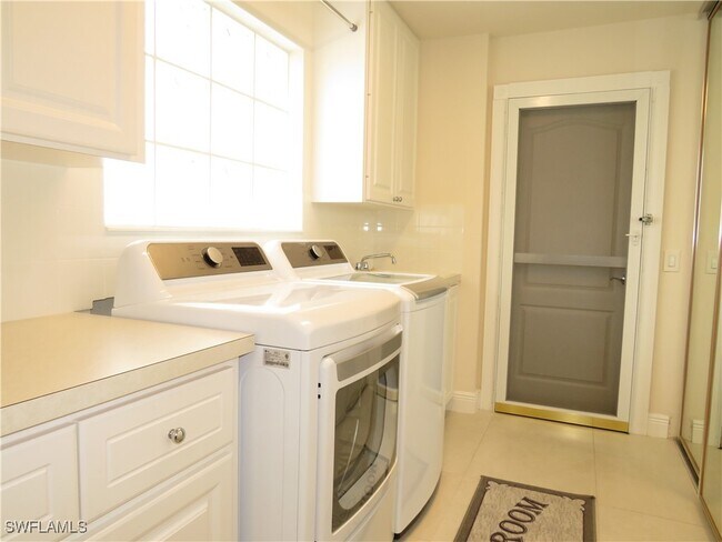 Building Photo - 4191 St George Ln