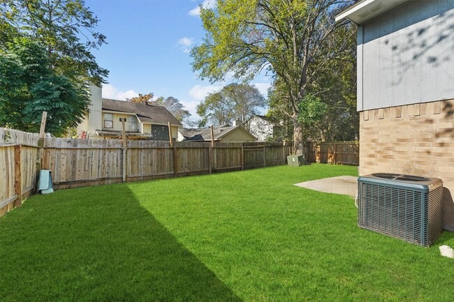 Building Photo - 16723 Quiet Trail Dr