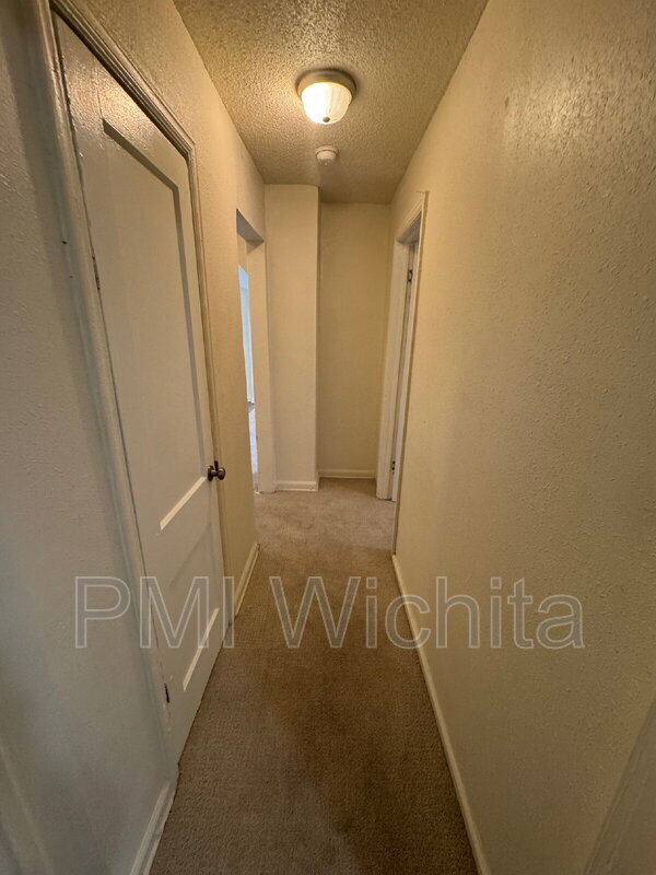 Building Photo - 638 S Hydraulic Ave